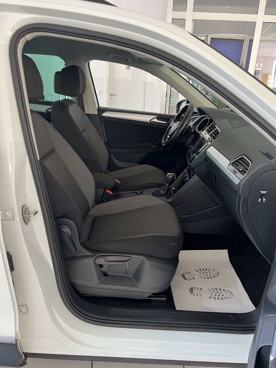 Fahrzeugabbildung Volkswagen Tiguan 1.4TSI DSG Comfortline *LED*NAVI* 1.HAND*