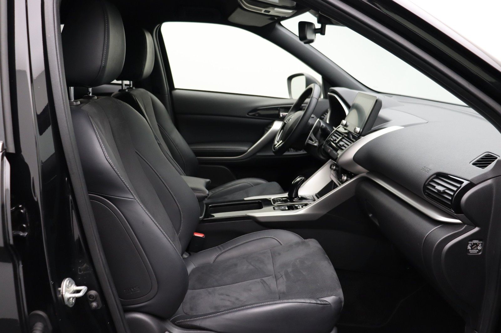 Fahrzeugabbildung Mitsubishi Eclipse Cross 2.4 Intro Edition Hybrid 4WD