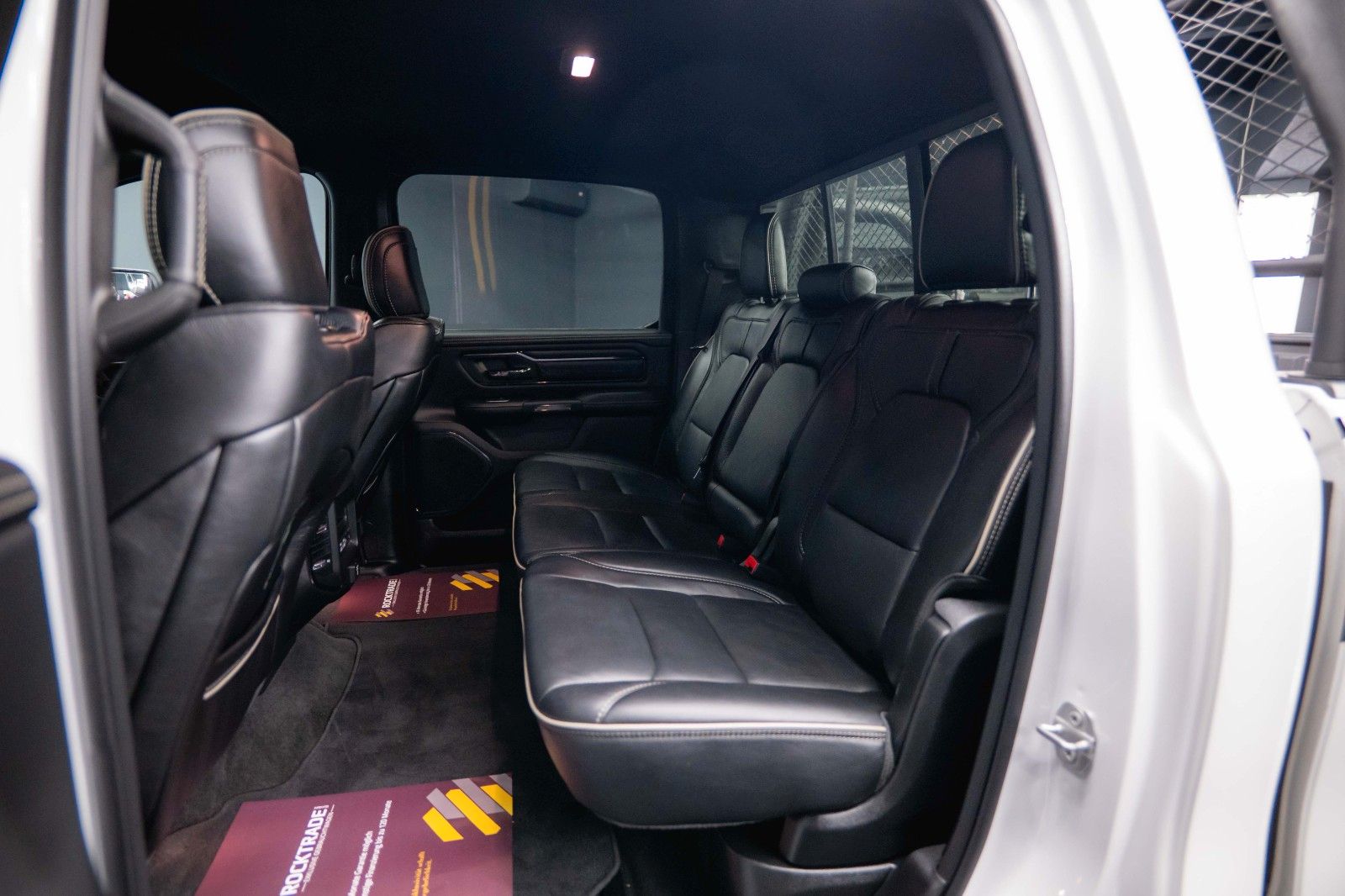 Fahrzeugabbildung Dodge RAM 5.7 V8 HEMI LIMITED Offroad Night-Paket *LED