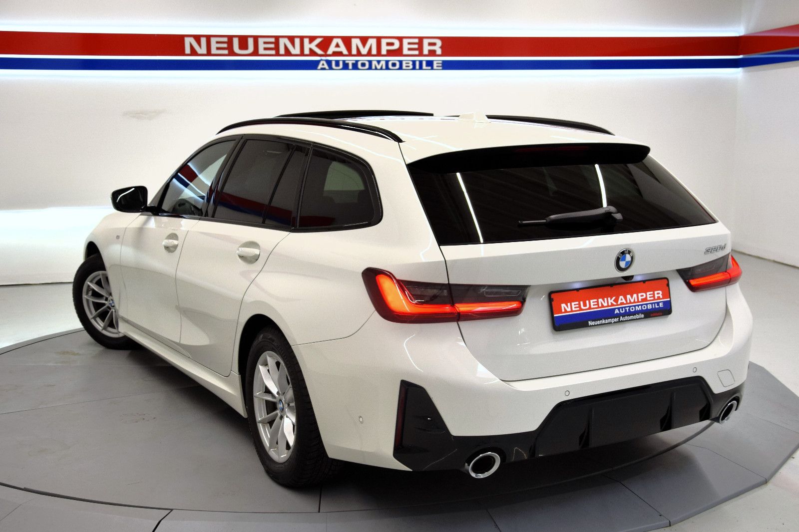 Fahrzeugabbildung BMW 320 d Touring  M Sport Pano. ACC LED HeadUp LED