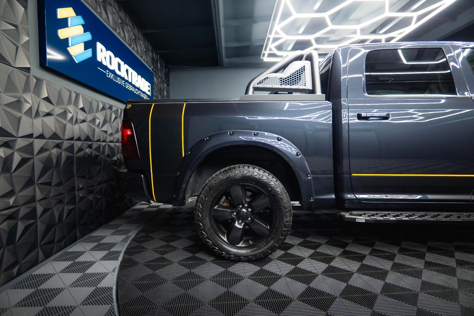 Fahrzeugabbildung Dodge RAM 5.7 V8 HEMI 4x4 OFFROAD Night-Paket *LED*AHK