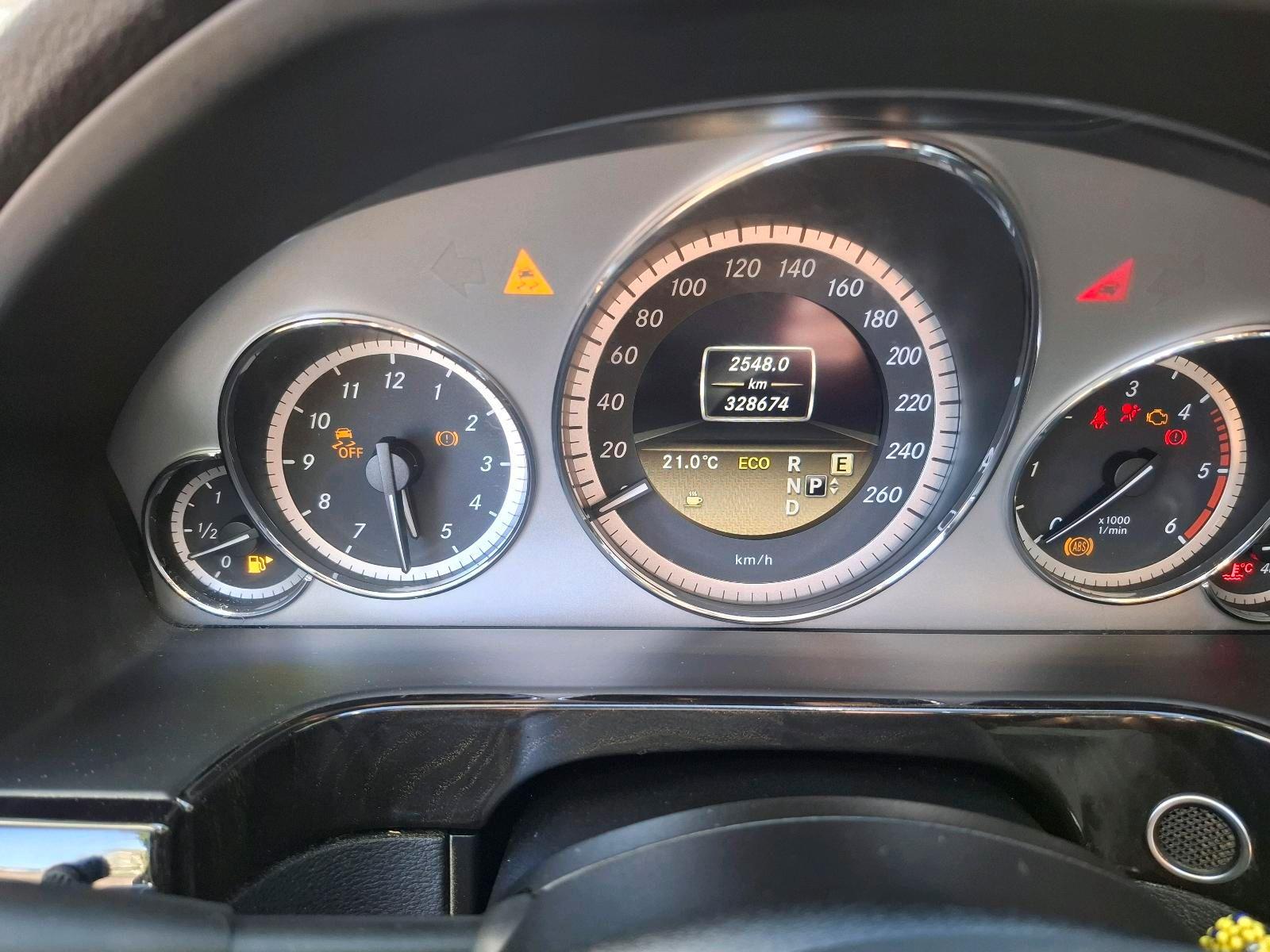 Mercedes-Benz E220 2012 — photo 10