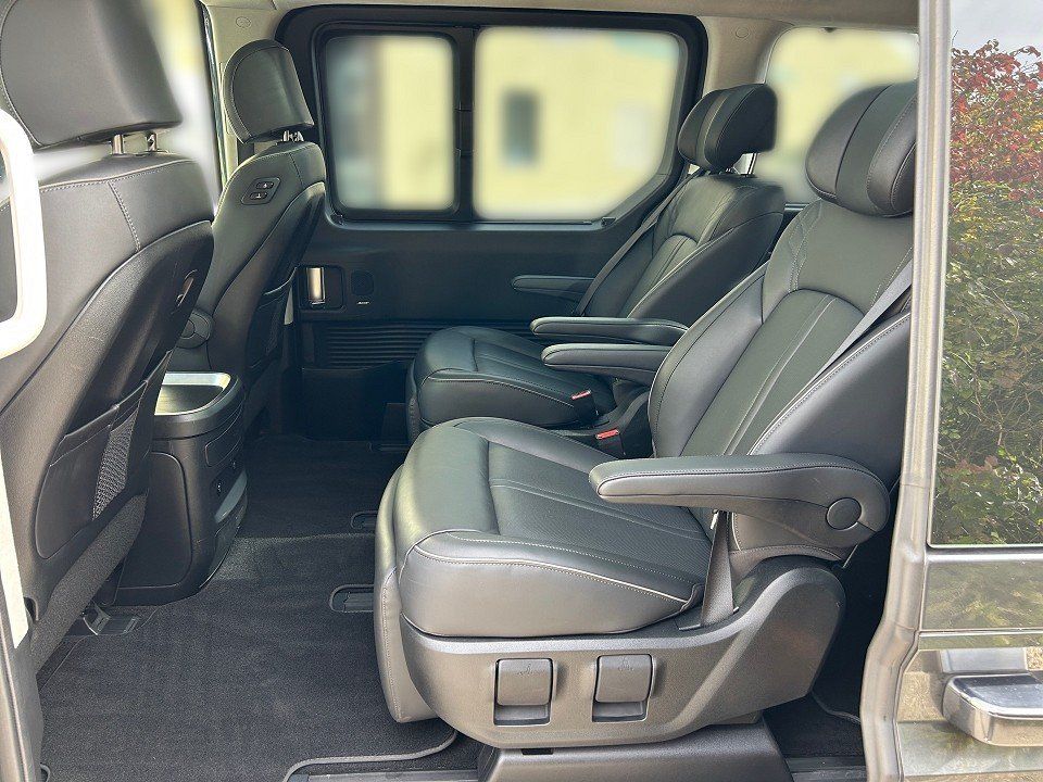 Fahrzeugabbildung Hyundai STARIA 7SITZER 2.2 CRDi 8AT SIGNATURE AHK PANO++