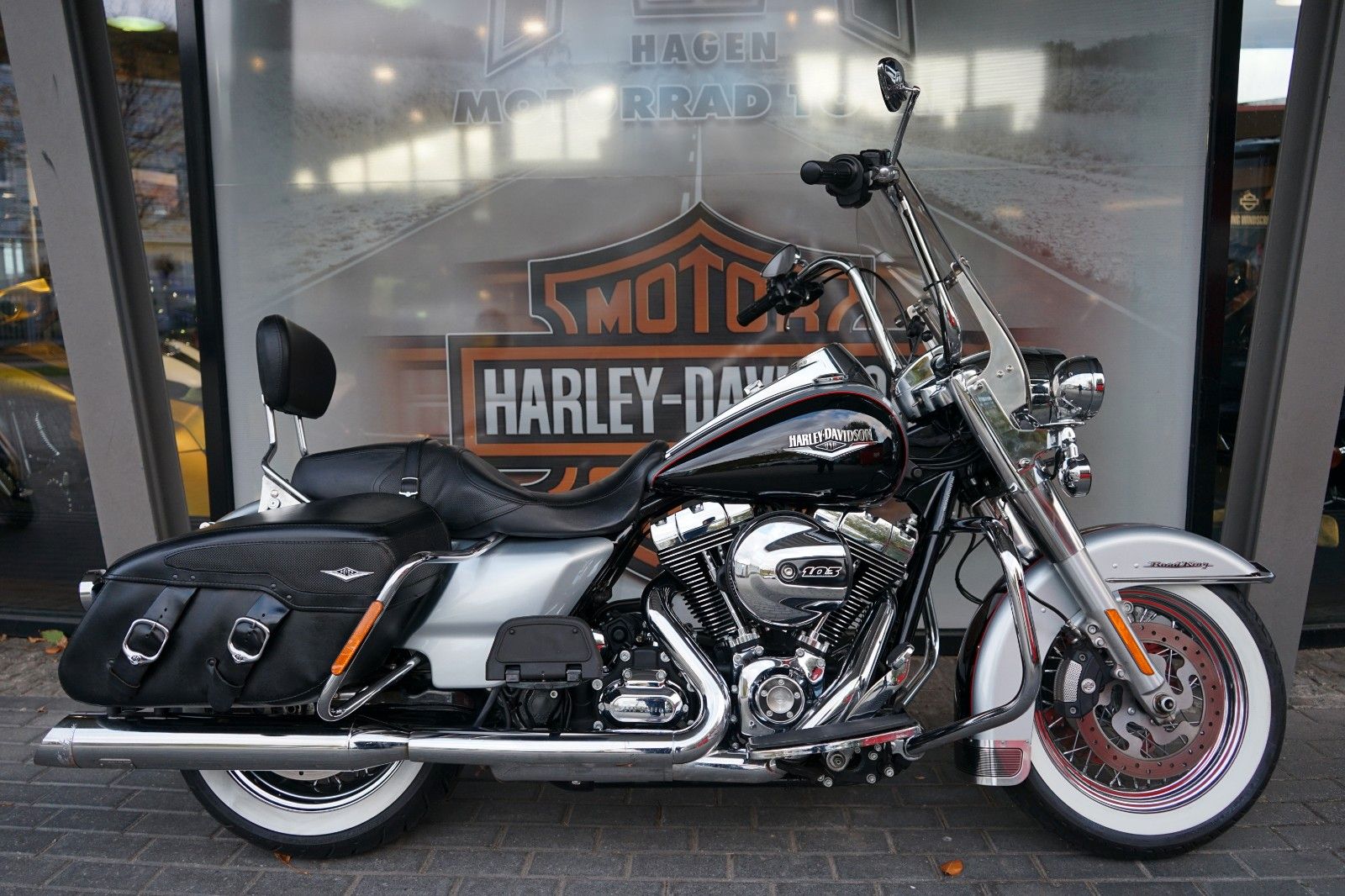 Fahrzeugabbildung Harley-Davidson Road King Classic mit Jekill & Hyde, Ape Lenker
