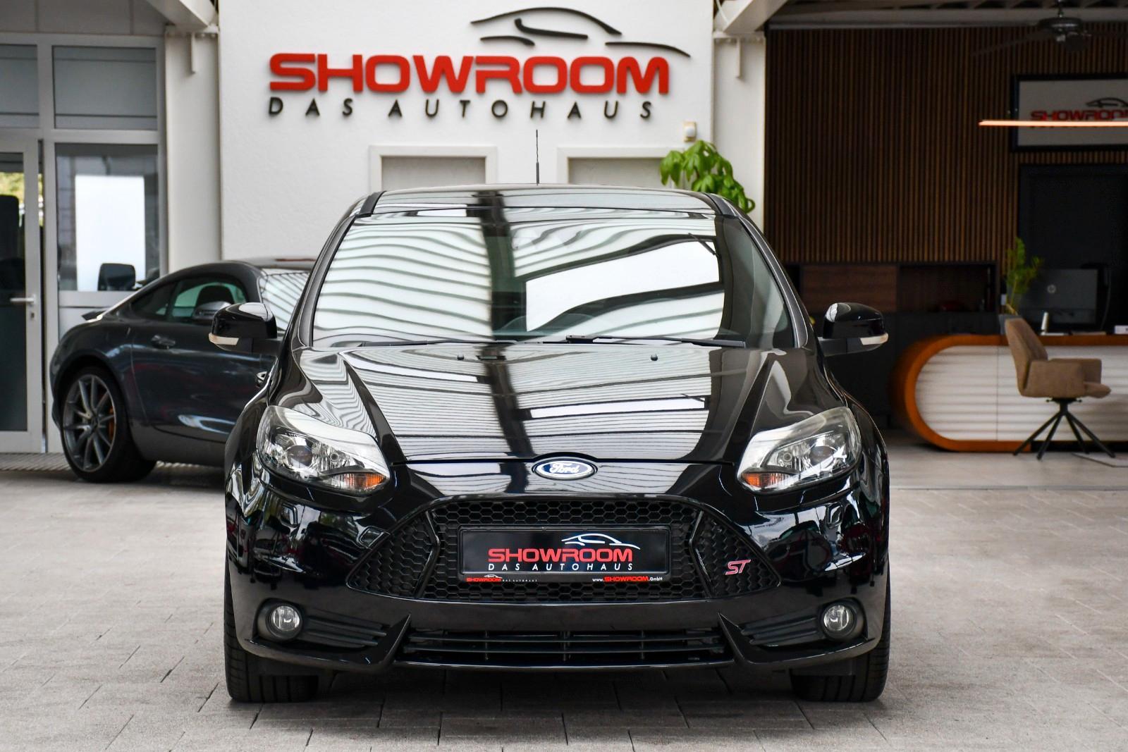 Ford Focus Lim. ST Schalter Recaro Kamera Navi 1.Hand