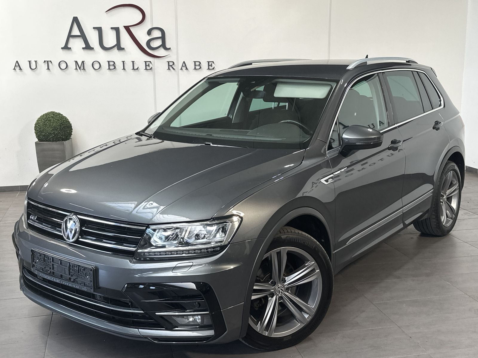 Fahrzeugabbildung Volkswagen Tiguan 2.0 TDI DSG R-Line NAV+LED+AHK+ACC+VCOCK