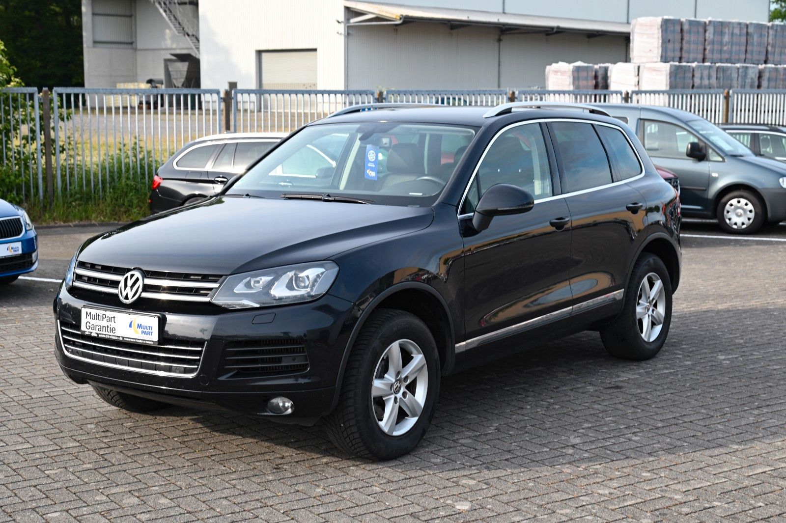 Volkswagen Touareg - 1