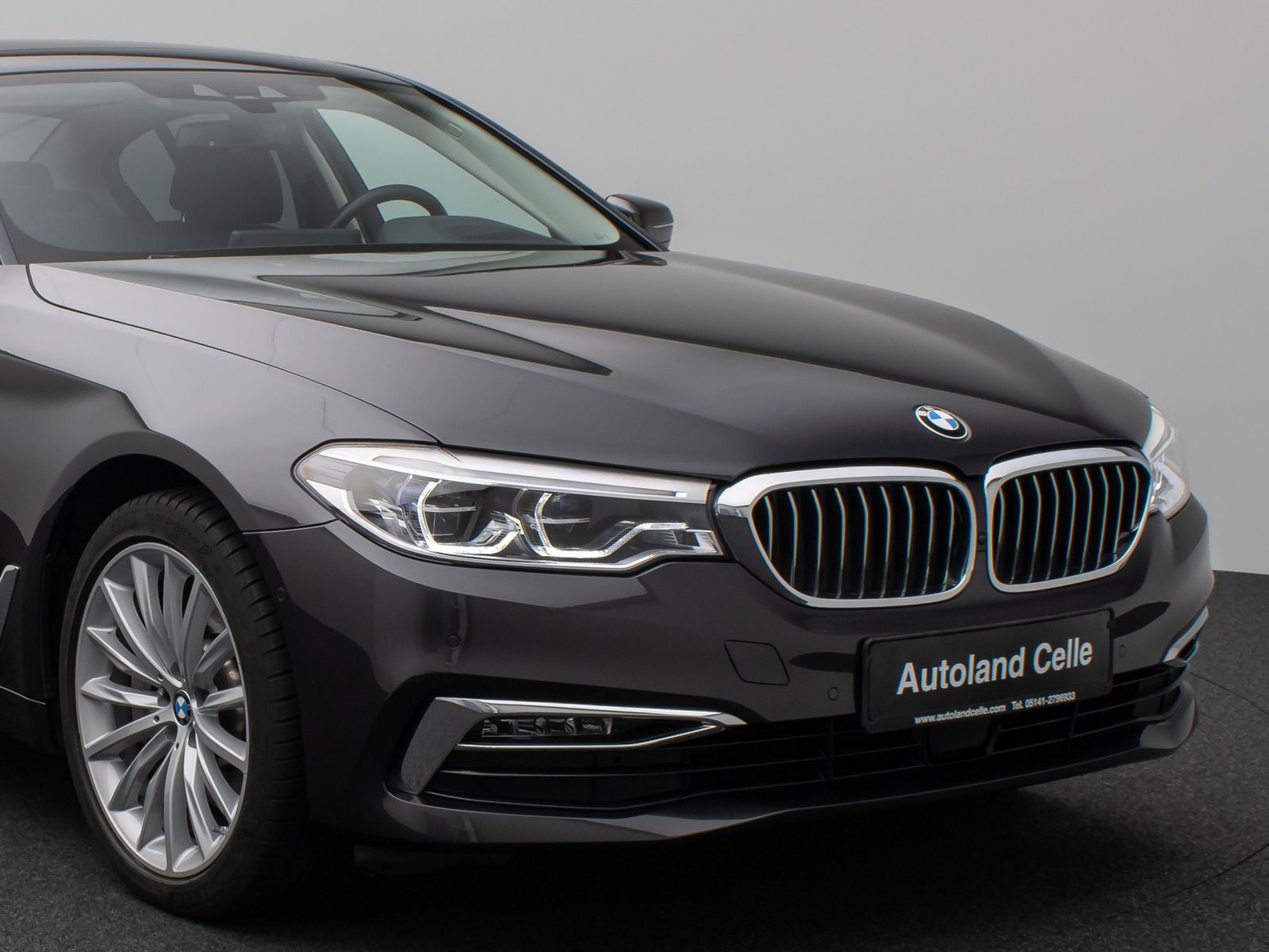 Fahrzeugabbildung BMW 530e xD LuxuryLine 360°Glasdach HUD HiFi Massage