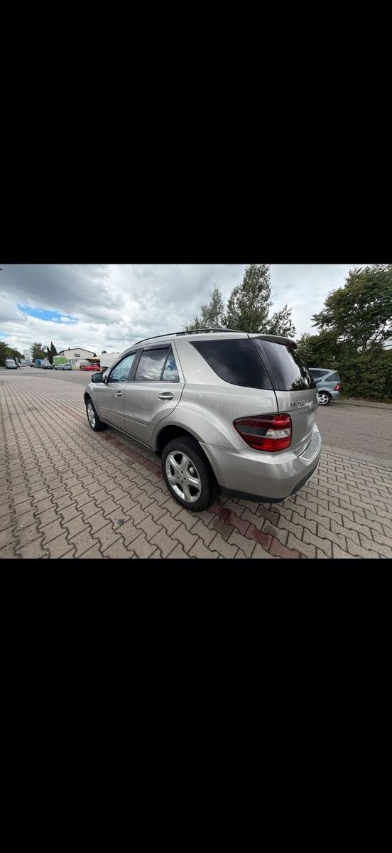 Mercedes-Benz ML500 2007 — rear view