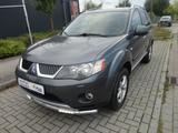 Mitsubishi Outlander 2.4 Intense,7 Sitzer,Autom,Autogas LPG - mit LPG-Antrieb: Alcantara