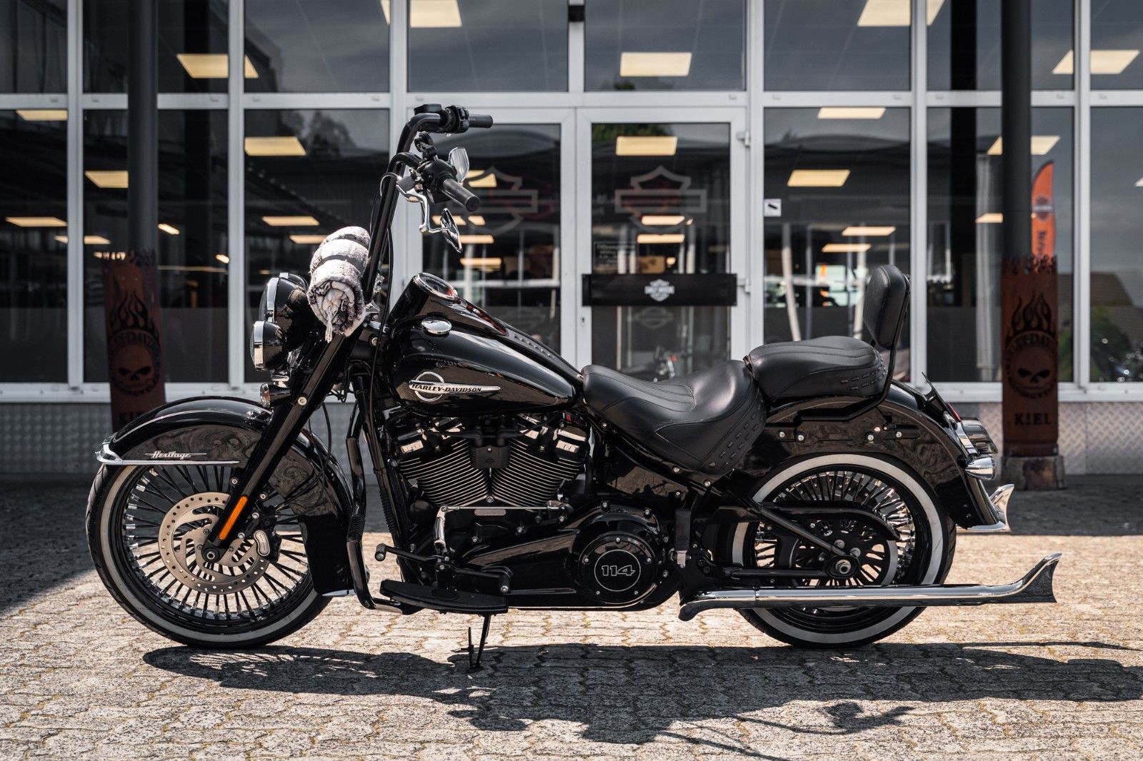 Fahrzeugabbildung Harley-Davidson FLHC Heritage - Chicano Umbau - Motorumbau -