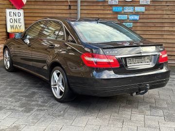 Mercedes E 220 - 12