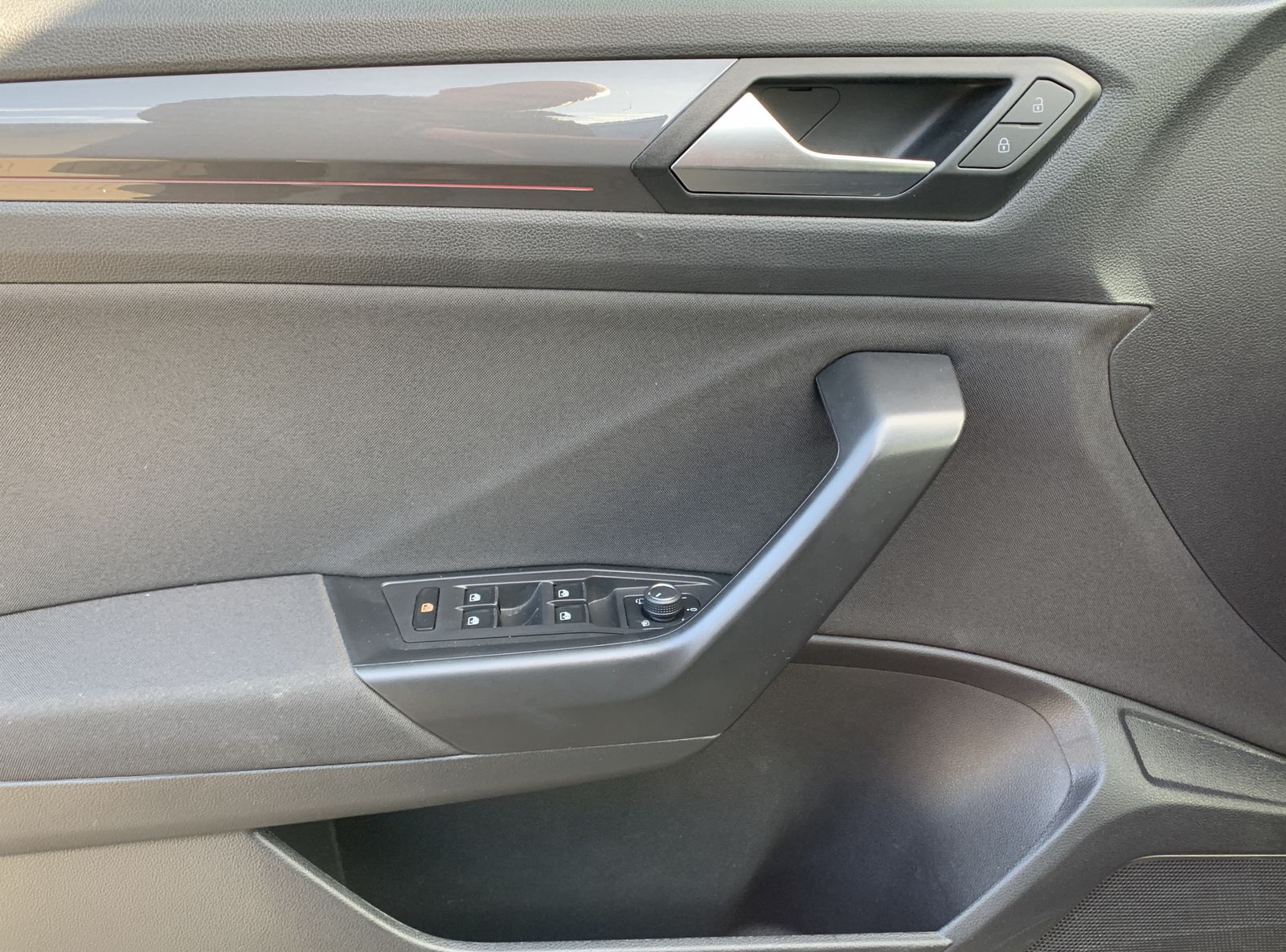 Fahrzeugabbildung Volkswagen T-Roc 1.5 TSI*Sport*Spur*Navi*SHZ*ACC*