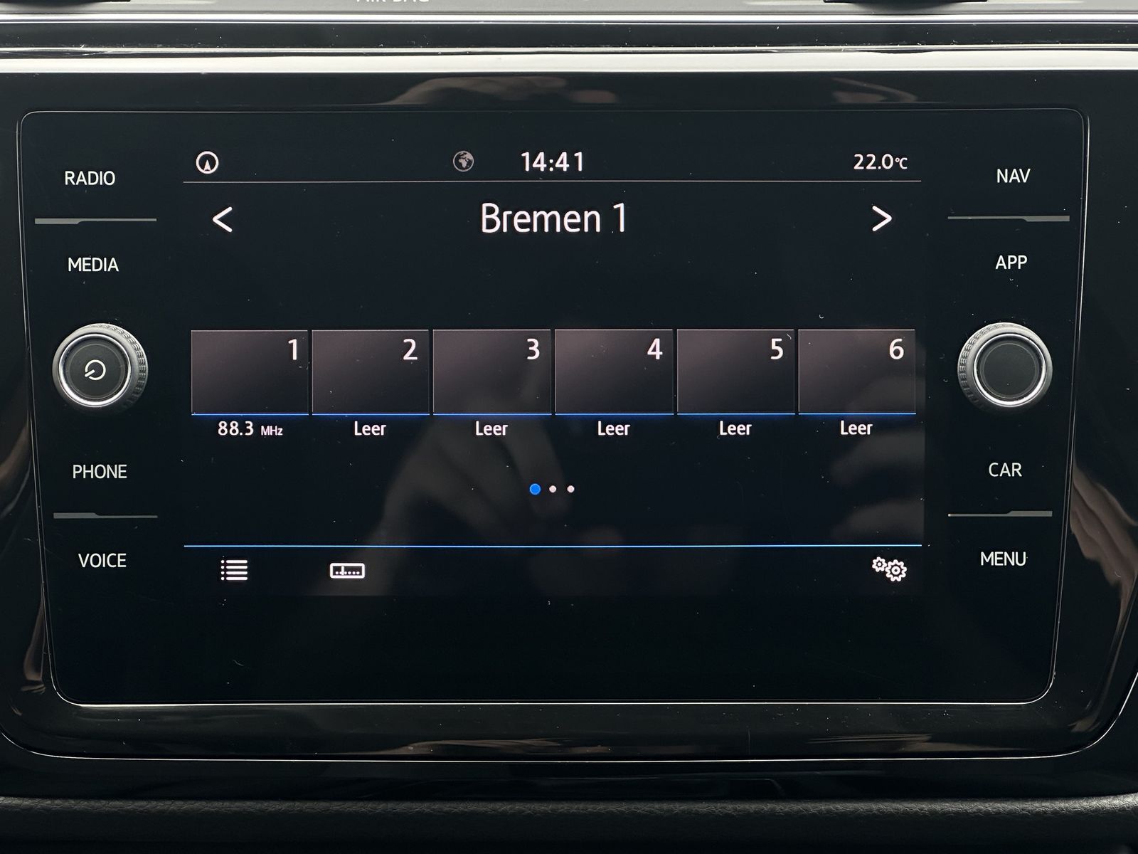 Fahrzeugabbildung Volkswagen Touran 1.5 TSI ACT HL 7-Sitzer NAV+LED+AHK+ACC