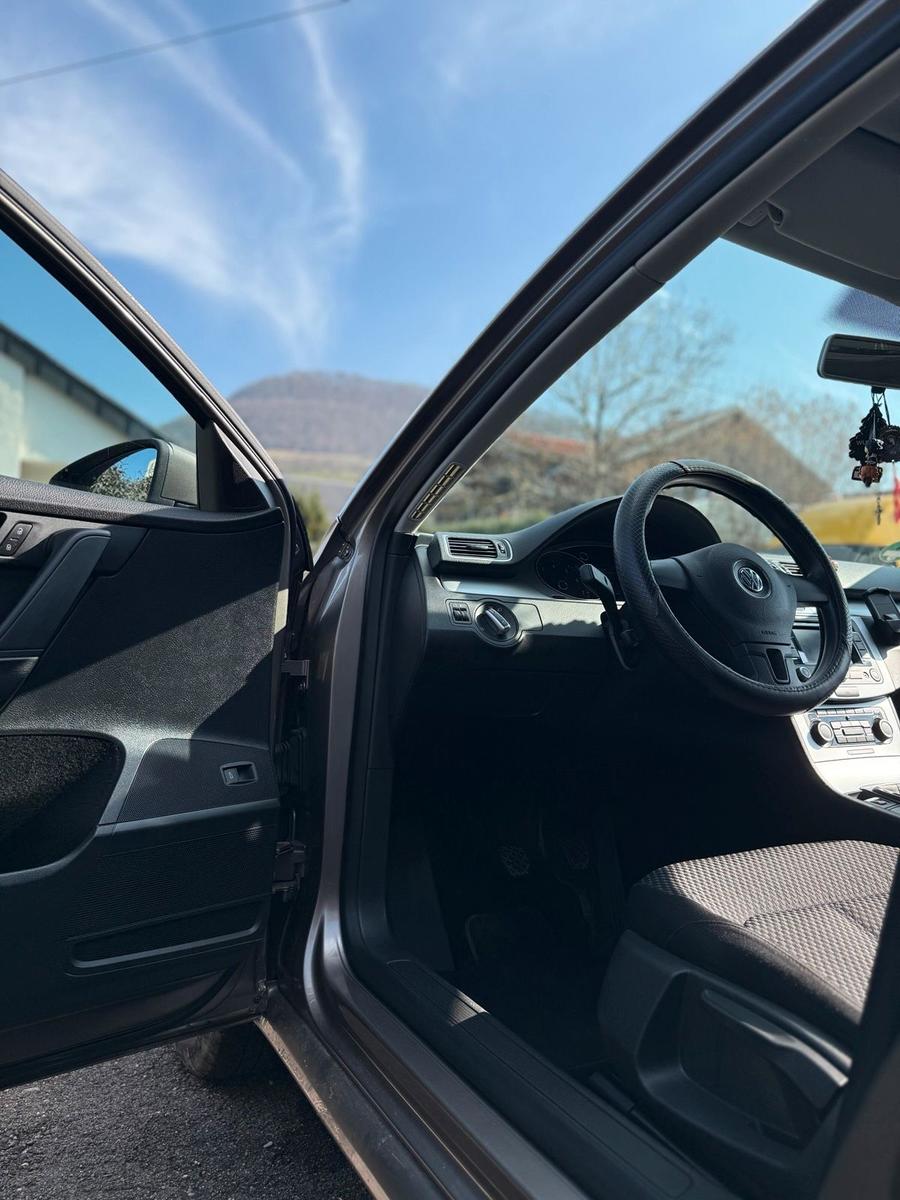 Volkswagen Passat 2011 — photo 11