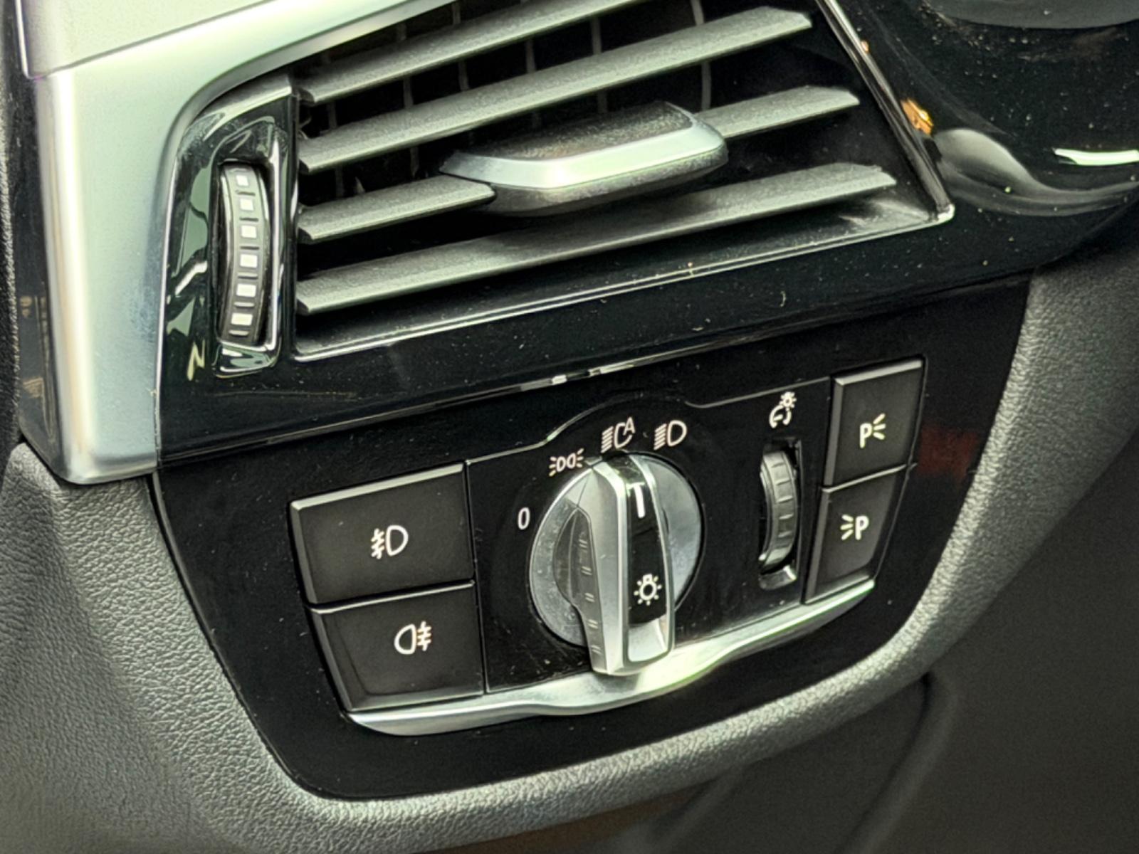 BMW 520  TouringLED/Volleder/Virtl/Standheizung/Pano