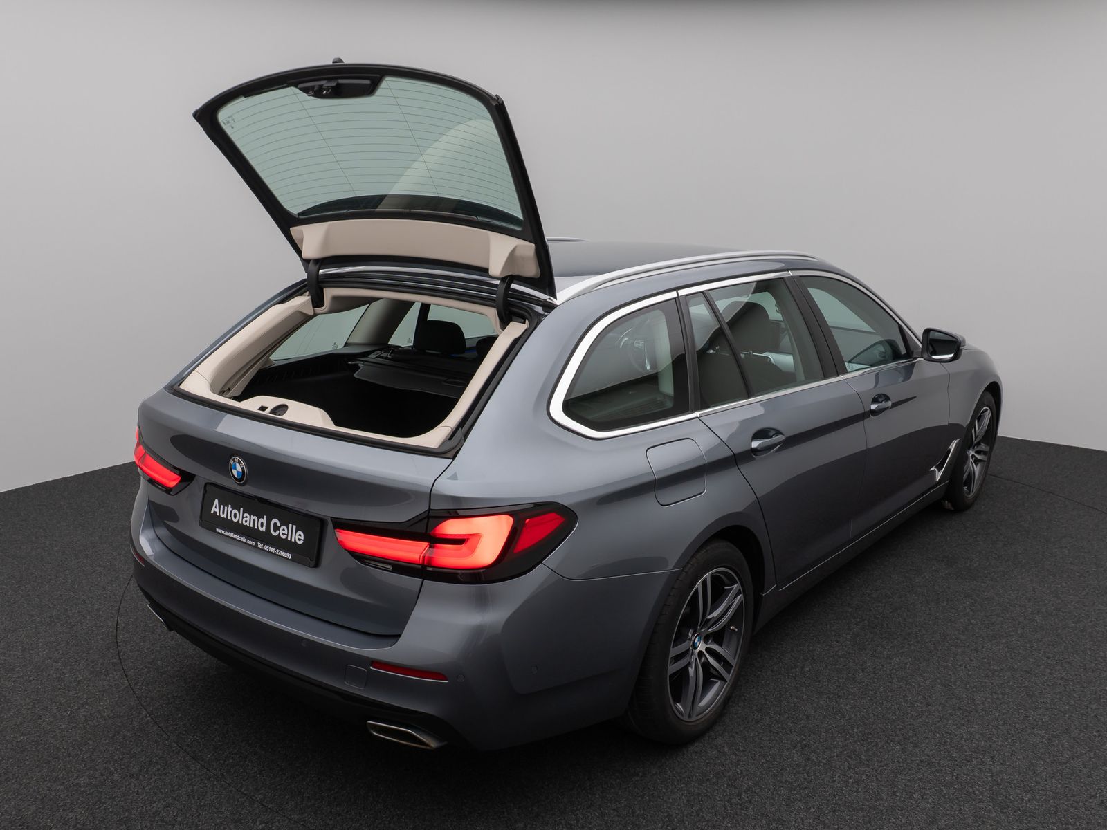 Fahrzeugabbildung BMW 520d Kamera HiFi HUD DAB WLAN Komfort Alarm AHK