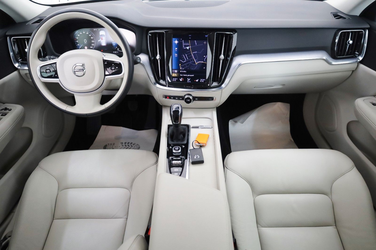 Fahrzeugabbildung Volvo V60 Kombi Momentum Pro Leder,Navi,LED,SH,Apple C