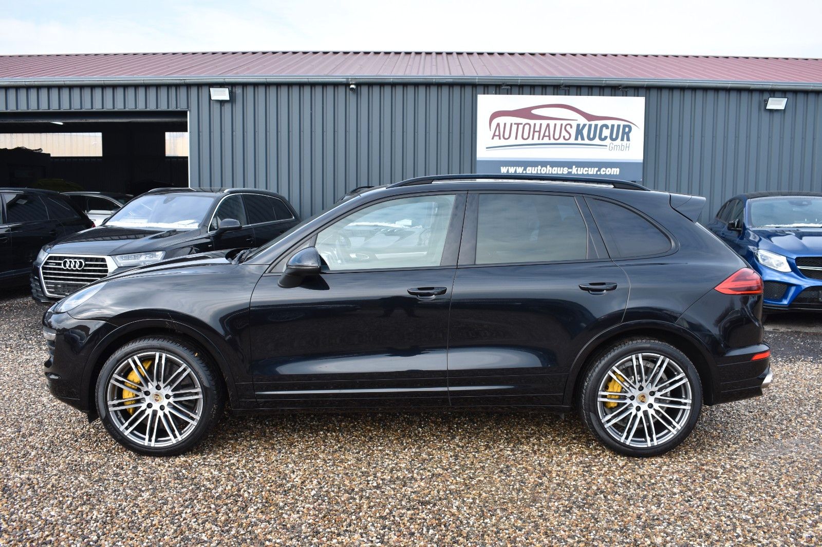Fahrzeugabbildung Porsche Cayenne Turbo Panorama AHK Sport Chrono Keramik