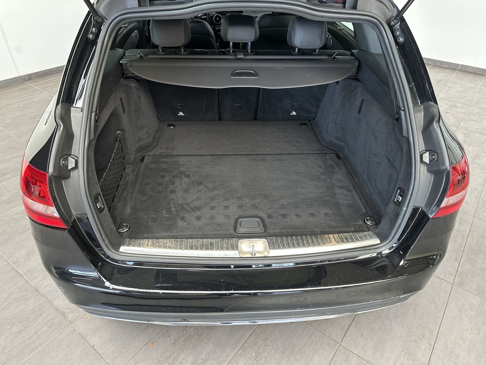 Fahrzeugabbildung Mercedes-Benz C 220d T AMG-Line NAV+AHK+CARPLAY+BURMESTER+18ZO