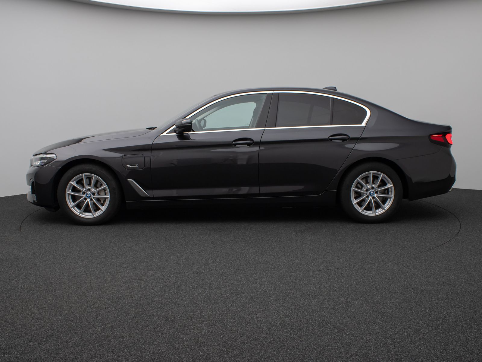 Fahrzeugabbildung BMW 530e HUD DAB HiFi CockPitPro PDC Komfort Alarm