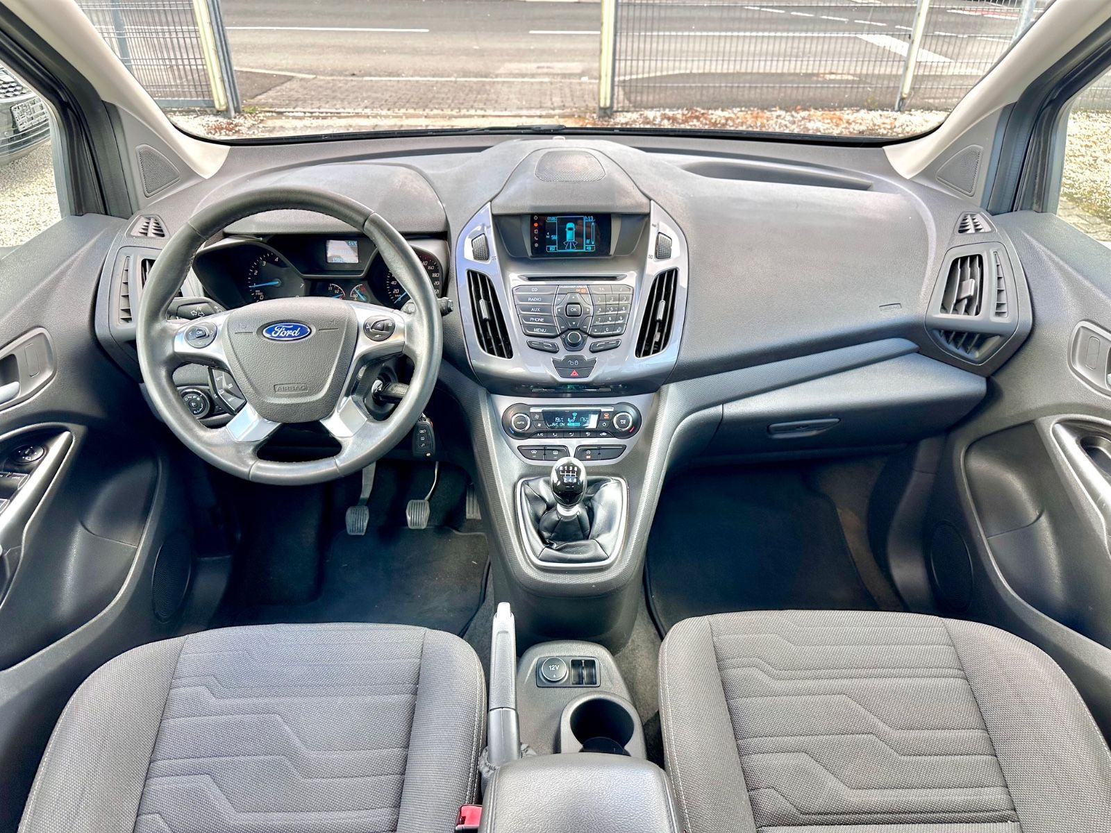 Fahrzeugabbildung Ford TOURNEO CONNECT TITANIUM*MOD.2016*