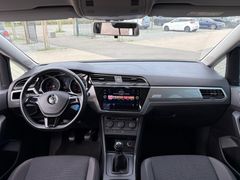 Fahrzeugabbildung Volkswagen Touran 1.5 TSI 7-Sitzer Einparkh. Tempomat 17"