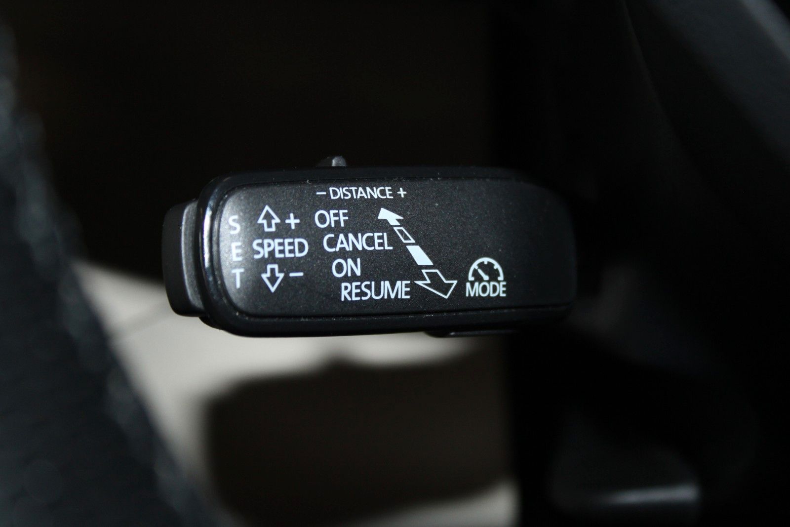 Fahrzeugabbildung SKODA Karoq 1.5 TSI ACT DSG Style LED AHK NAVI WinterP