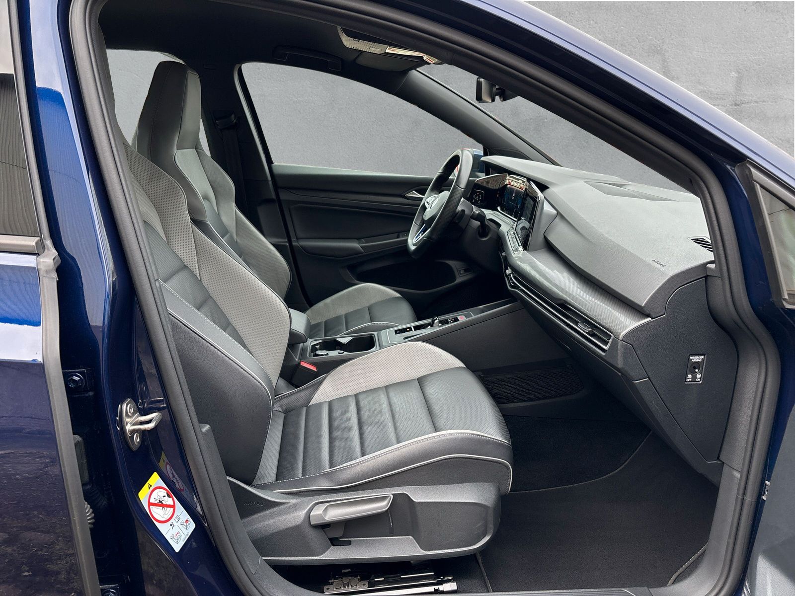 Fahrzeugabbildung Volkswagen Golf GTE 1.4 eHybrid DSG AHK RFK App-Connect