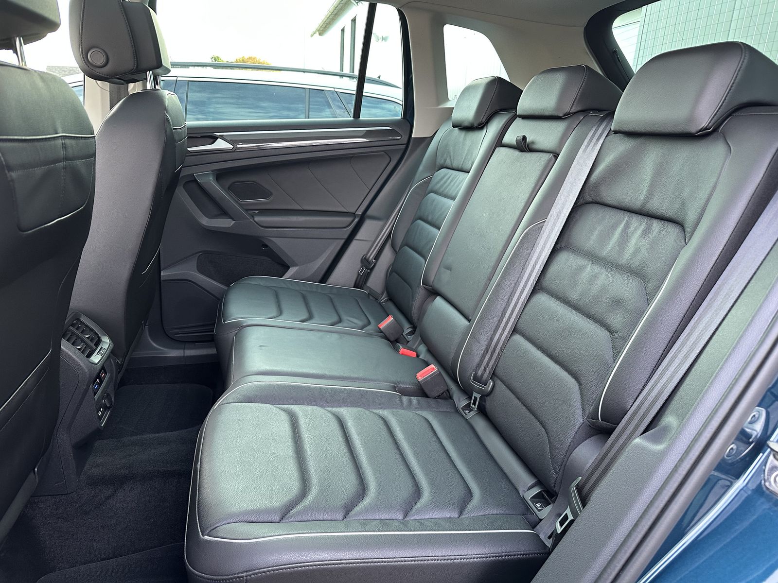 Fahrzeugabbildung Volkswagen Tiguan 4M Elegance NAV+LED+AHK+PANO+VCOCK+HEADUP