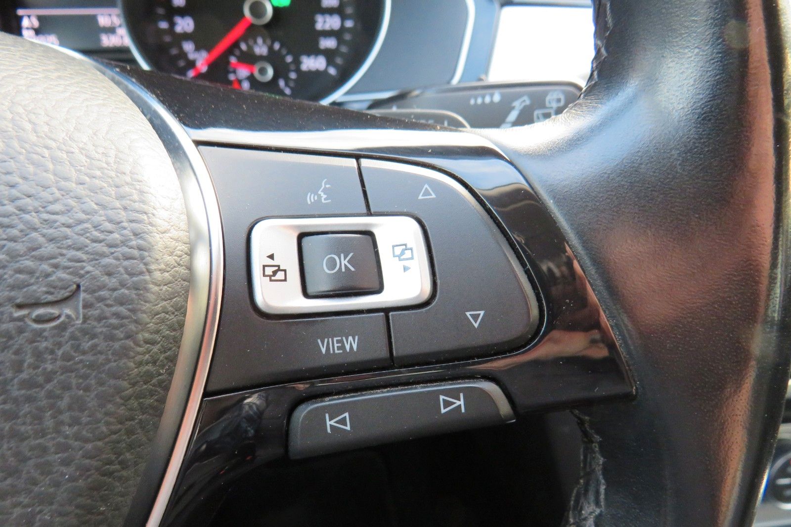 Fahrzeugabbildung Volkswagen Comfortline ACC LED KAMERA AHK NAVI APP-CONNECT