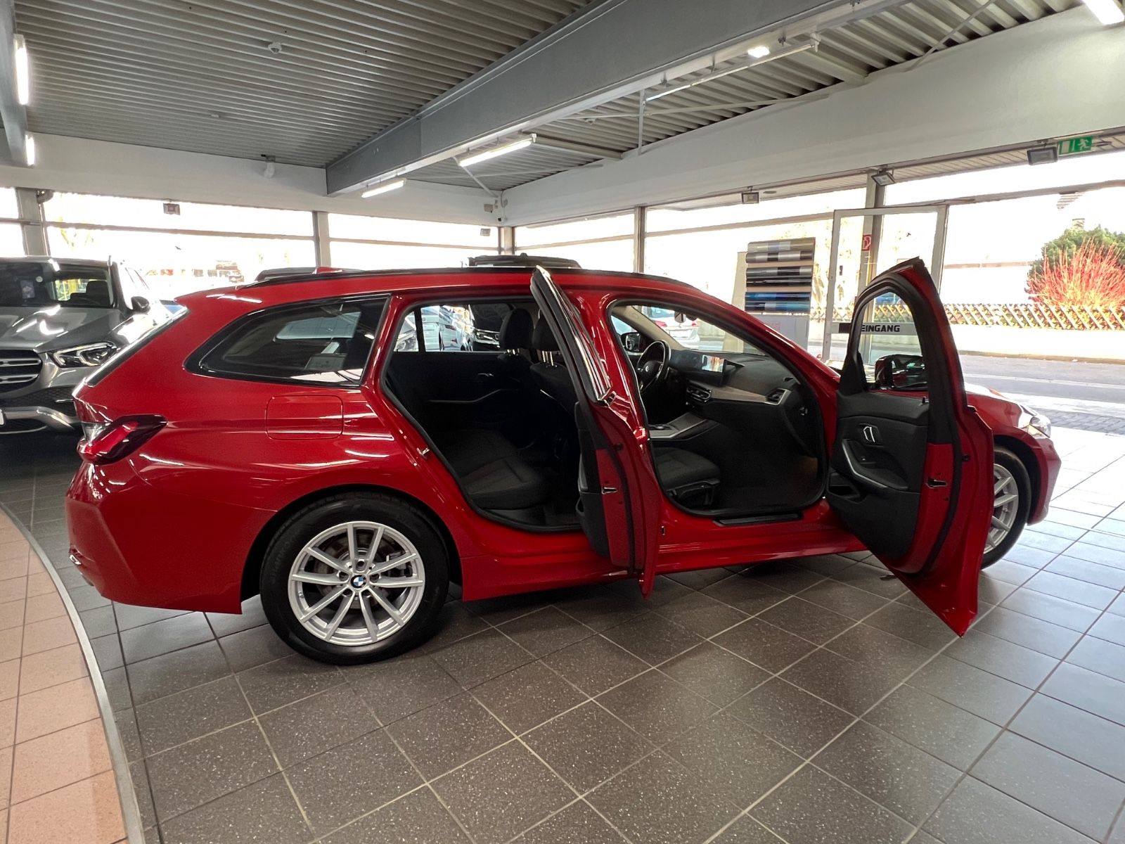 BMW 318 d Touring Facelift+Curved+Assistant+Panroama foto 8