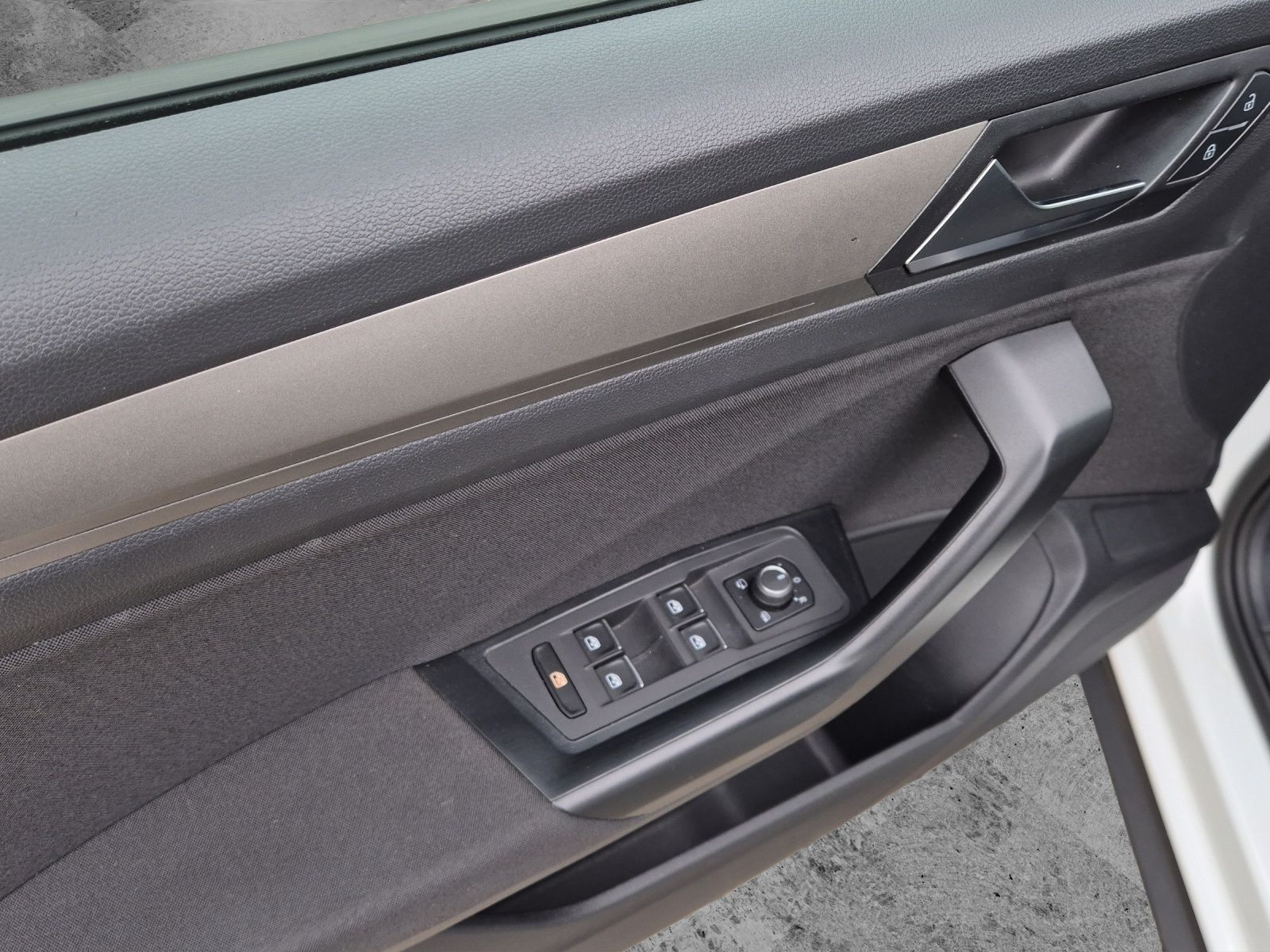 Fahrzeugabbildung Volkswagen T-Roc TSI Style LED Navi AHK ACC RFK SH