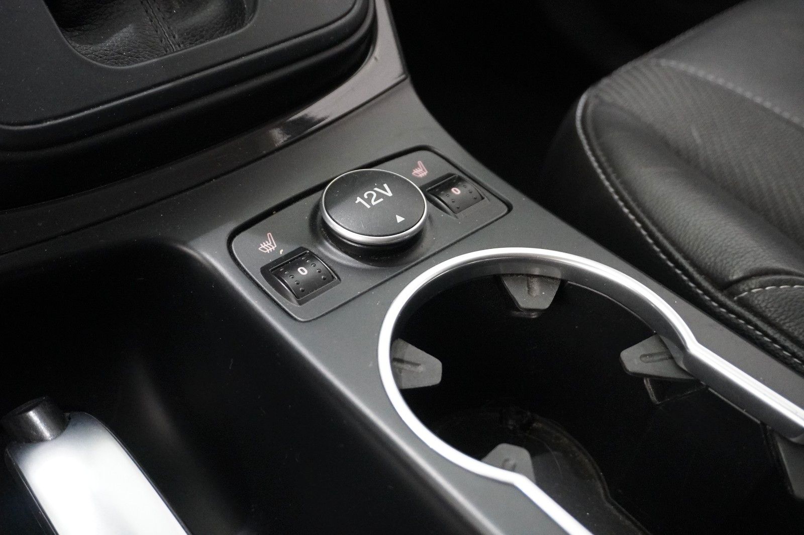 Fahrzeugabbildung Ford Kuga 2.0D INDIVIDUAL 4X4 NAVI/LED/KAMERA/SPORT