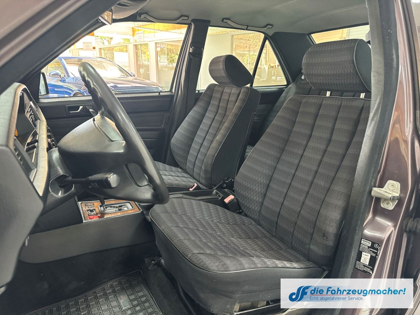 Fahrzeugabbildung Mercedes-Benz 190 Oldtimer Memory Sitze e-Sitze Klima el.SP eF
