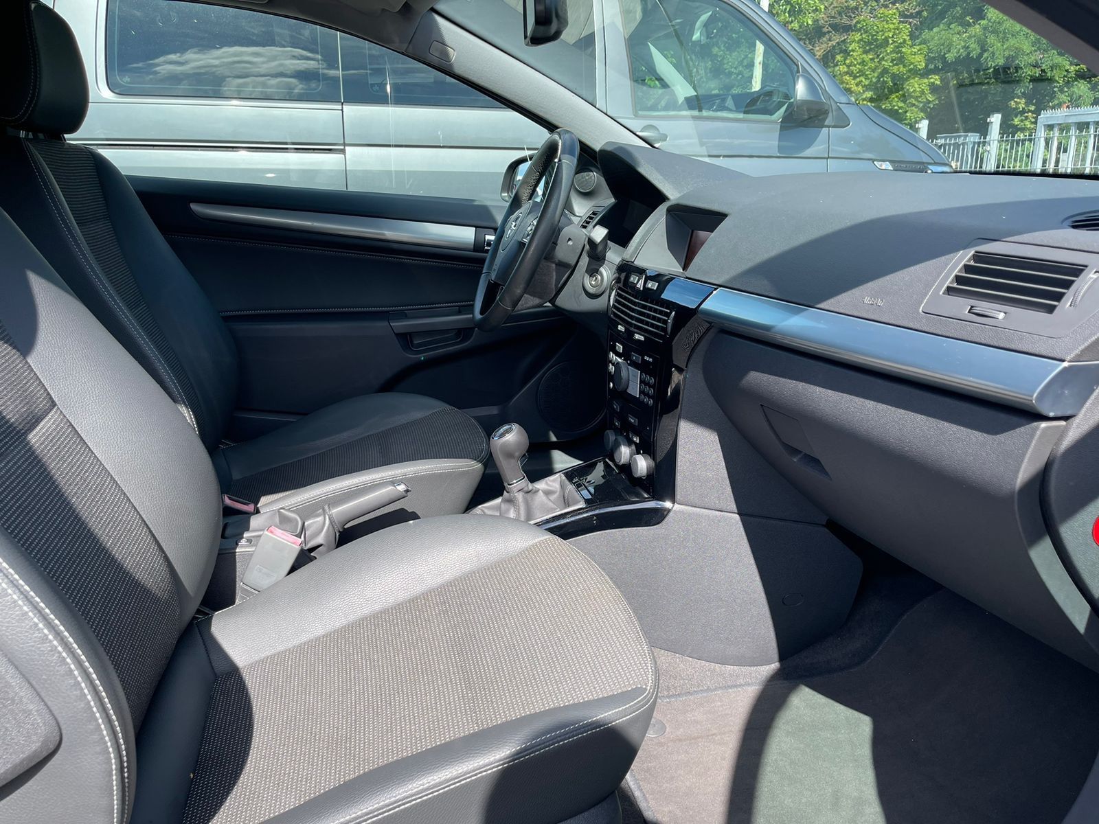 Fahrzeugabbildung Opel Astra H GTC 1.4*Klima*1.Hand*Bluetooth*Xenon