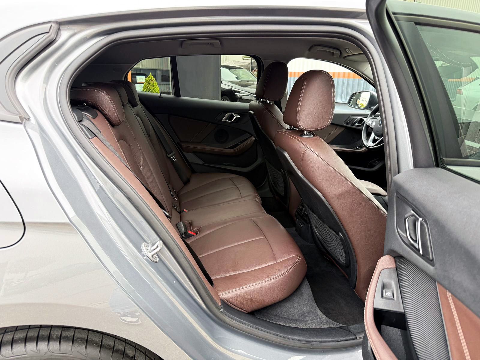 Fahrzeugabbildung BMW 118i Steptronic Advantage LED SHZ KAM PDC NAV BT