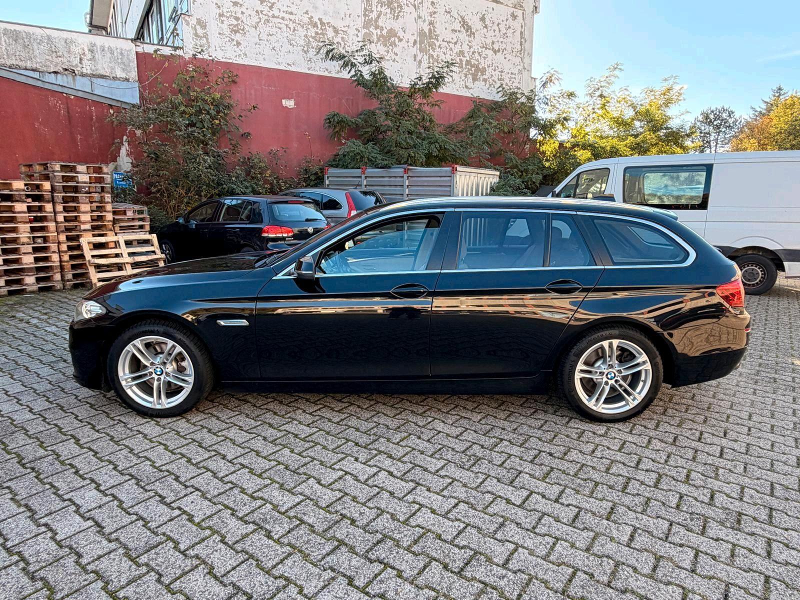 BMW 520 2013 — салон