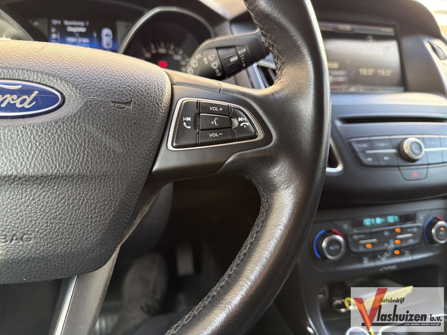 Ford Focus 2015 — photo 17