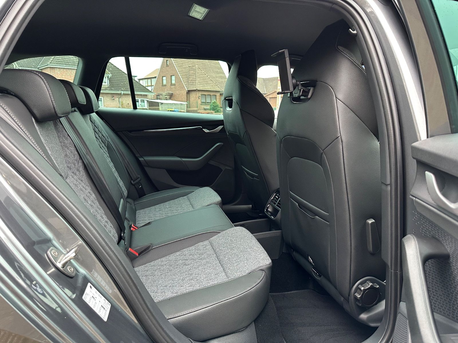 Fahrzeugabbildung SKODA Octavia Combi 1.5 TSI Sportline DSG Navi/ACC/APP