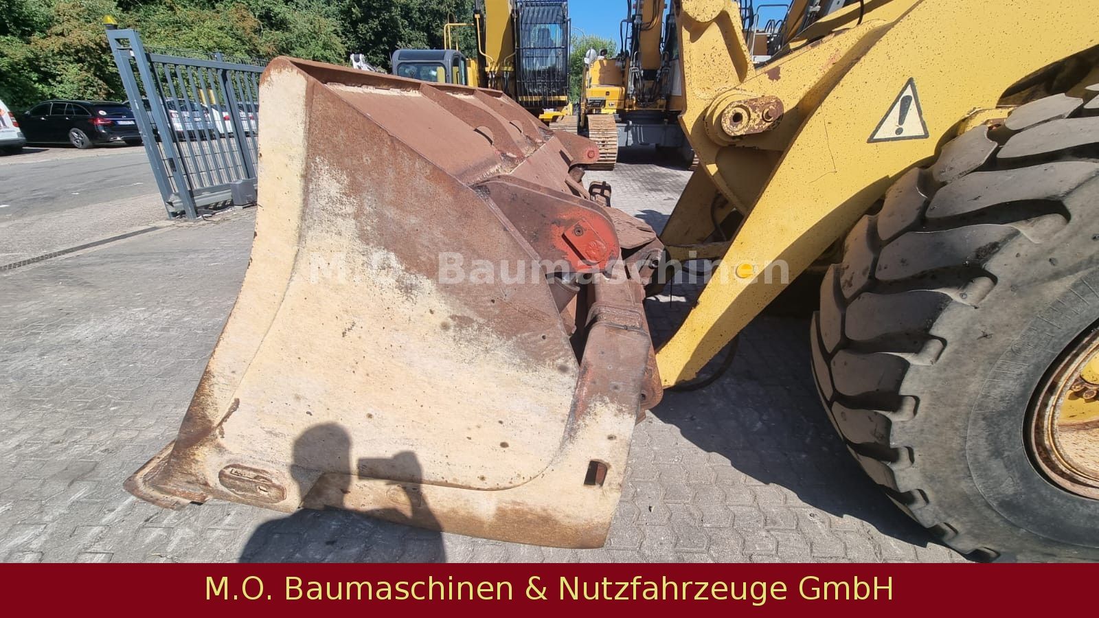 Fahrzeugabbildung CAT 928 G / Hochkippschaufel / SW /