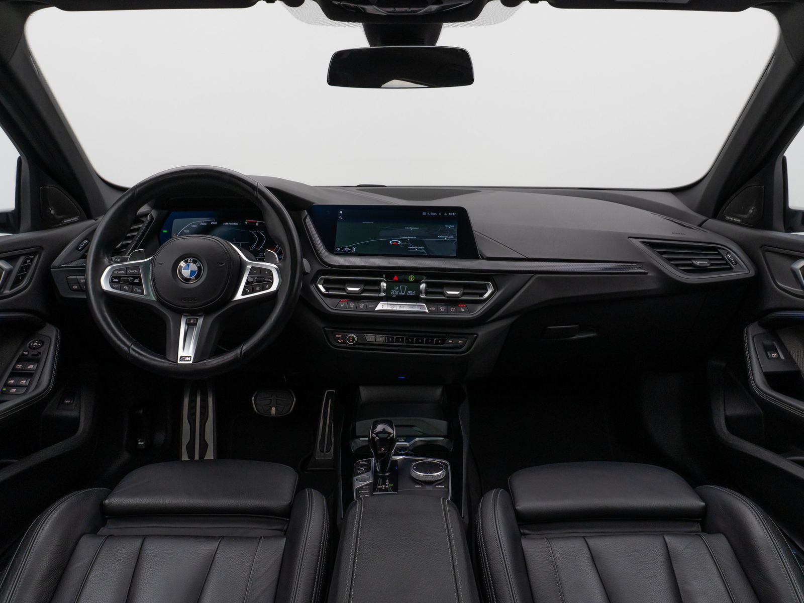 Fahrzeugabbildung BMW M135i xD Panorama Kamera HUD DAB H/K Komfort 18"
