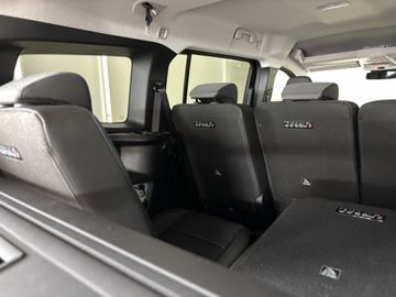 Fotografie des Nissan Townstar DIG-T 130 Kombi L2 N-Connecta 7 Sitze