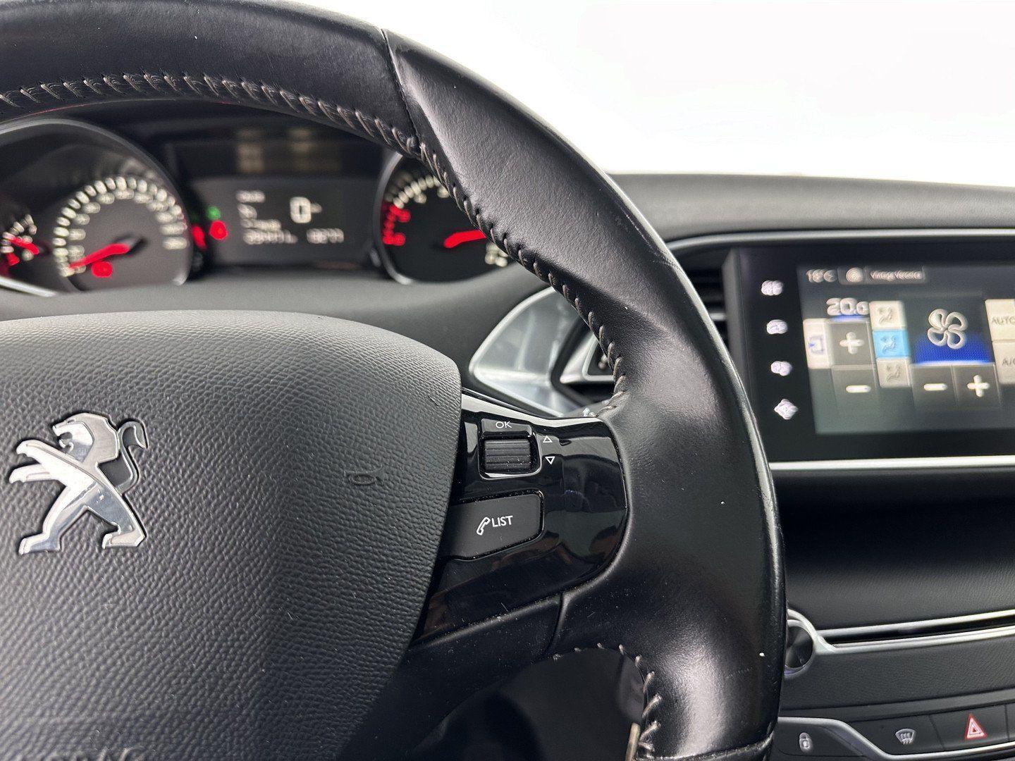 Peugeot 308 2015 — photo 18