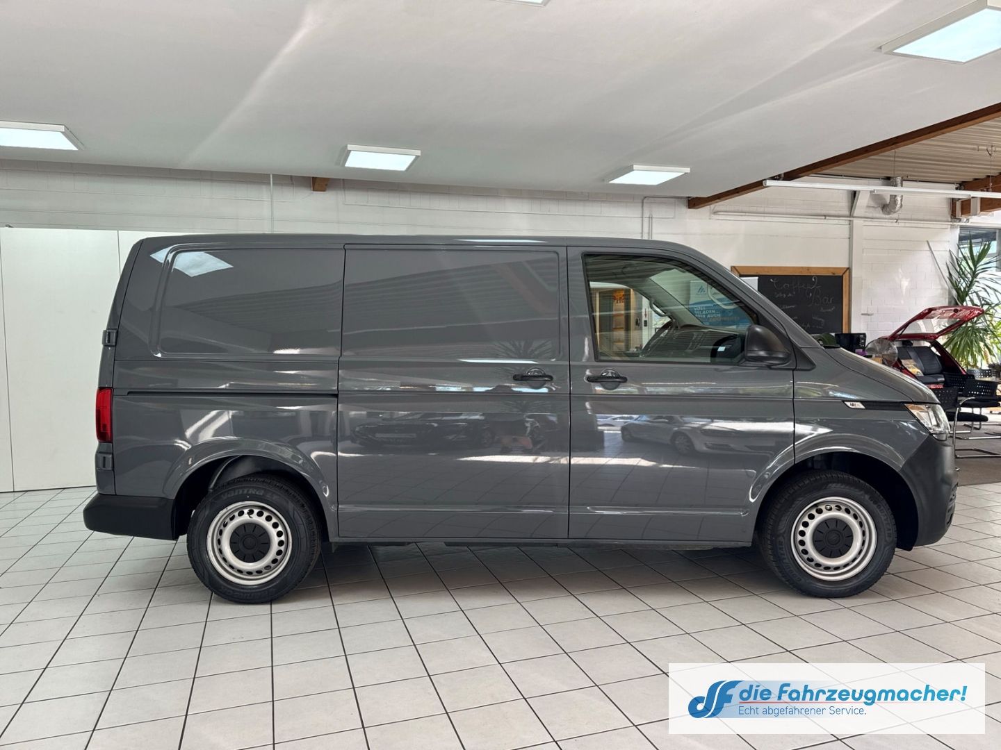 Fahrzeugabbildung Volkswagen Transporter T6.1 Kasten 4MOTION AHK DAB Induktio