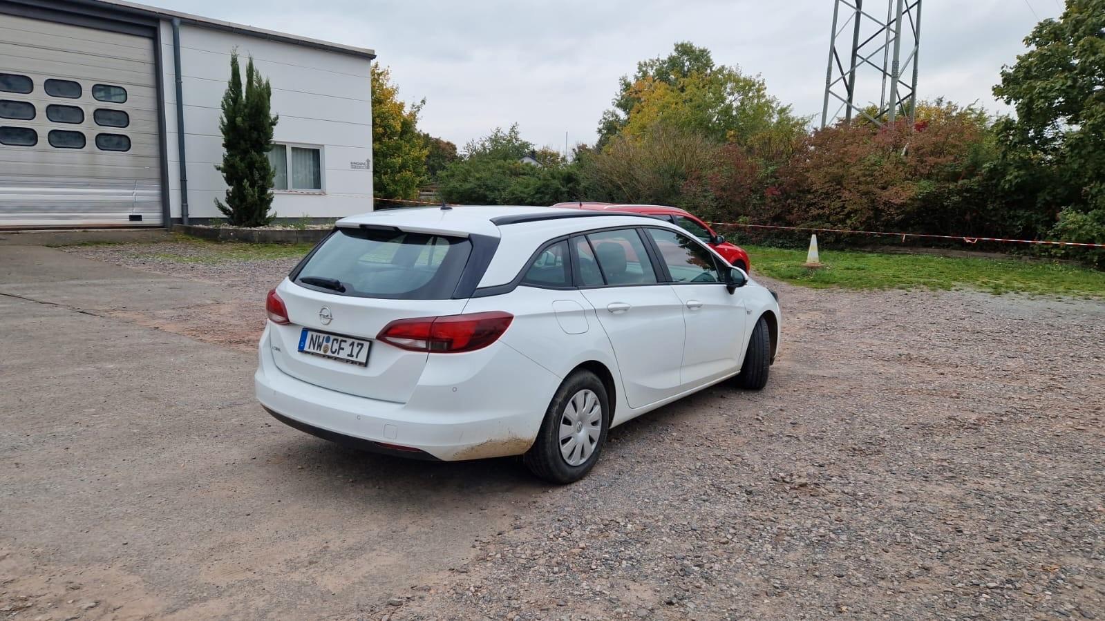 Opel Astra K Sports Tourer .motor schadennn
