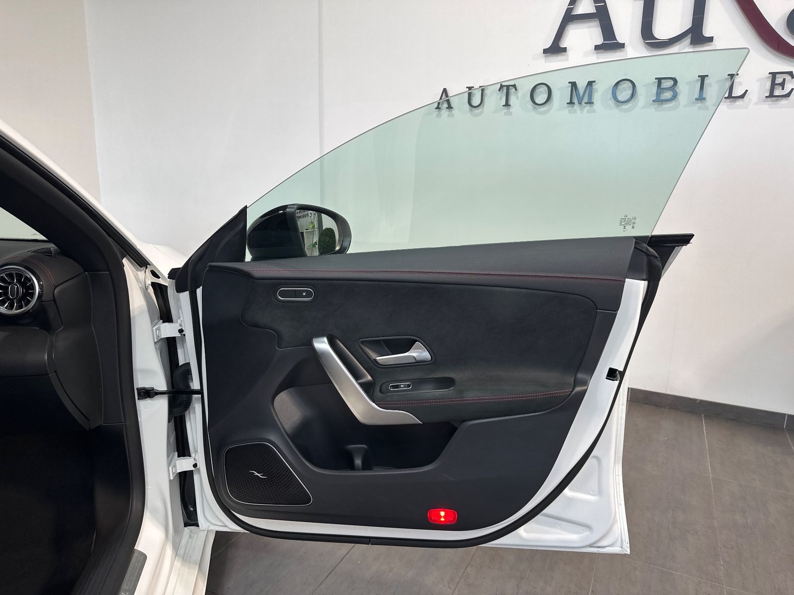 Fahrzeugabbildung Mercedes-Benz CLA 220 Shooting Brake d AMG Line Night-Paket
