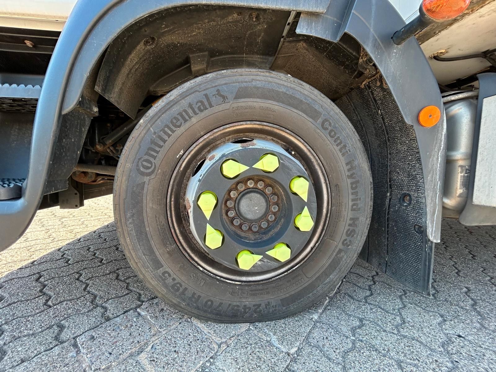 Fahrzeugabbildung Iveco 120E21 Kühlkoffer, Carrier, Dhollandia