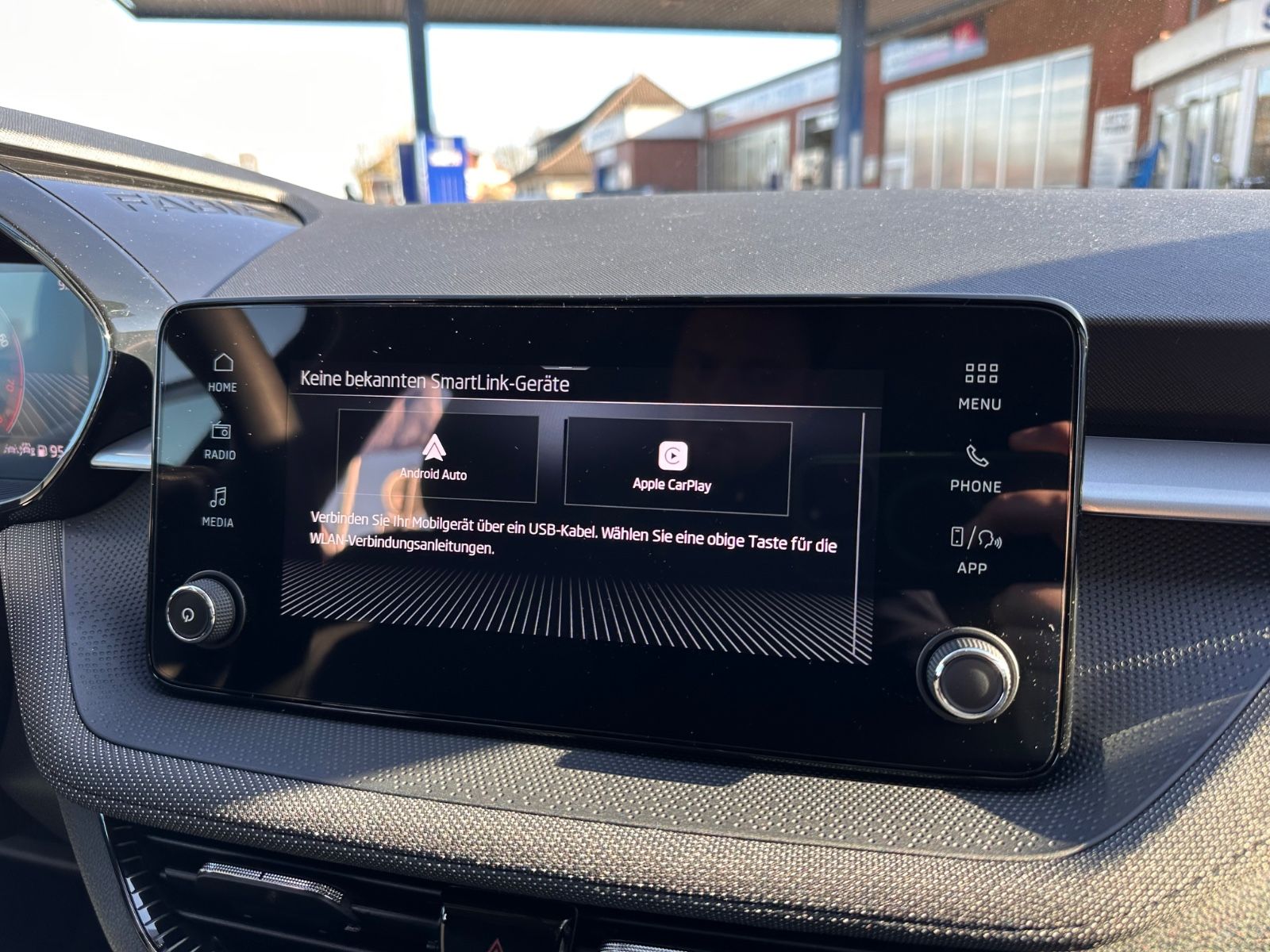 Fahrzeugabbildung SKODA Fabia 1.0 TSI DSG Selection LED/PDC/SHZG/APP/GRA