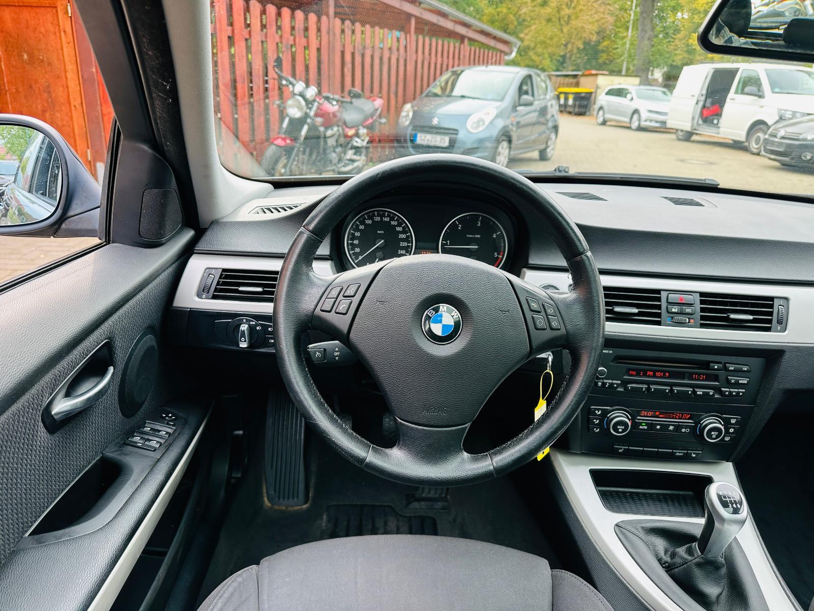 BMW 320 2009 — photo 10
